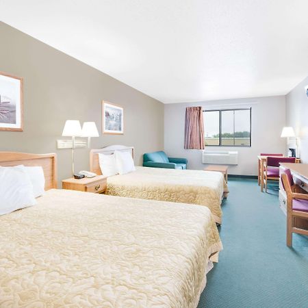 Super 8 By Wyndham Sisseton Motel Dış mekan fotoğraf